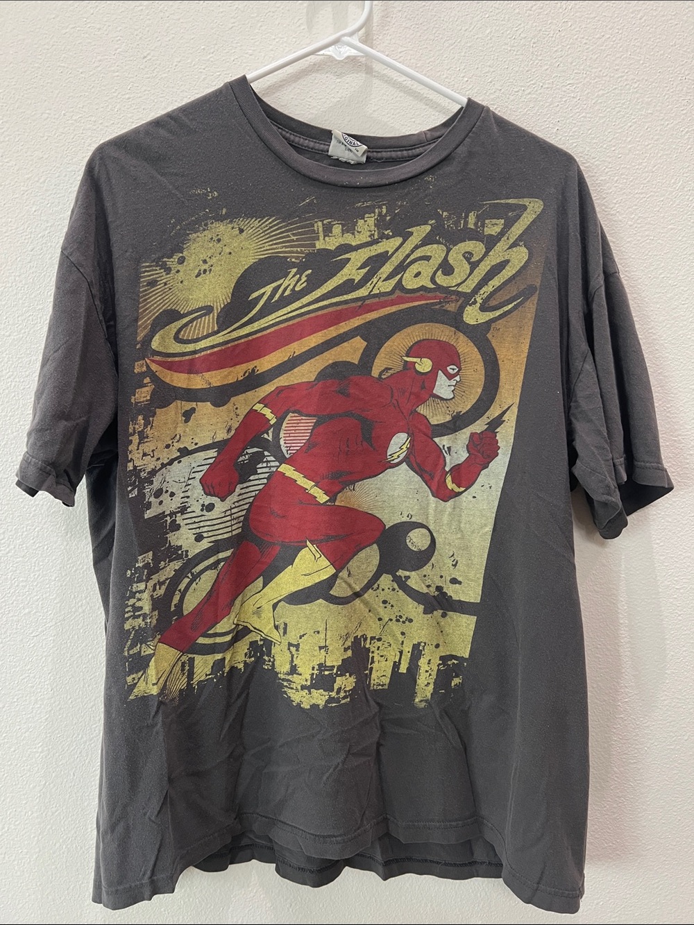 Original Men’s L DC Comics The Flash Vintage Graphic Tee - Charcoal, Red, Yellow